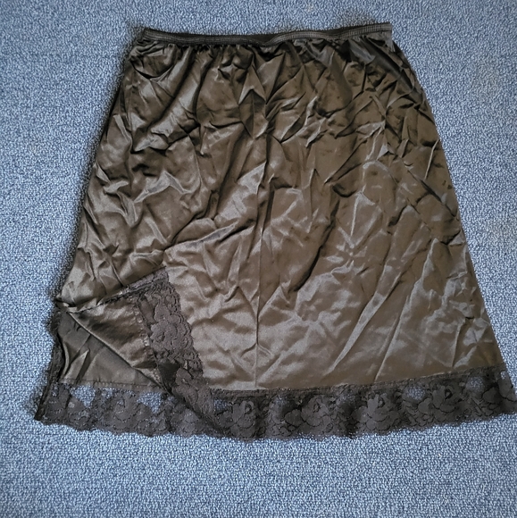 Black mini slip skirt - Picture 2 of 5